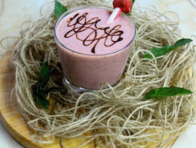 Молочный коктейль с клубникой